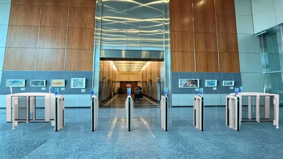 Kopen Veiligheidspoort met hoge snelheid voor universiteit Automatische poort met gezichtsherkenning online manufacture